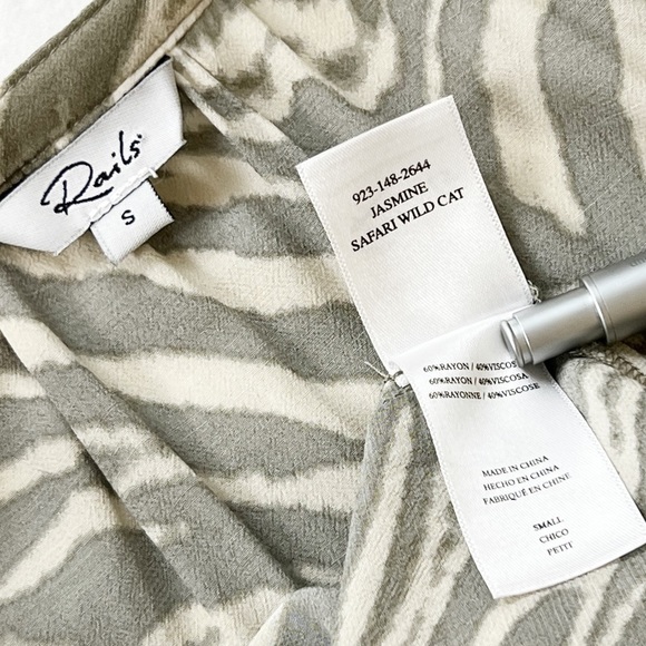 Rails Safari Wild Cat Jasmine Dress Smocked Long Sleeve V-Neck Mini Green Small - Picture 7 of 8